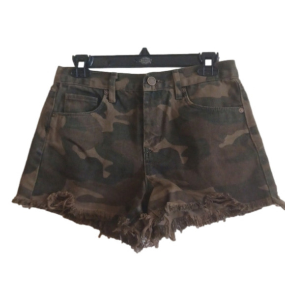 BLANKNYC  camo distressed cutoffs. The Barrow. Size 26. - Picture 9 of 10
